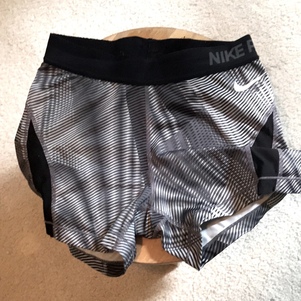 Nike pro womens athletic shorts gray/white graphic